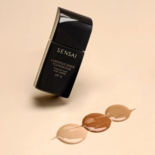 SENSAI Luminous Sheer Foundation SPF15 Skystas makiažo pagrindas