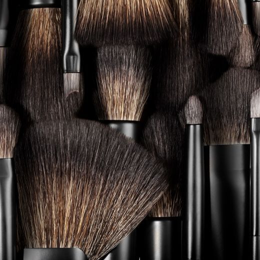 V111 Full Bodied Highlighter Brush