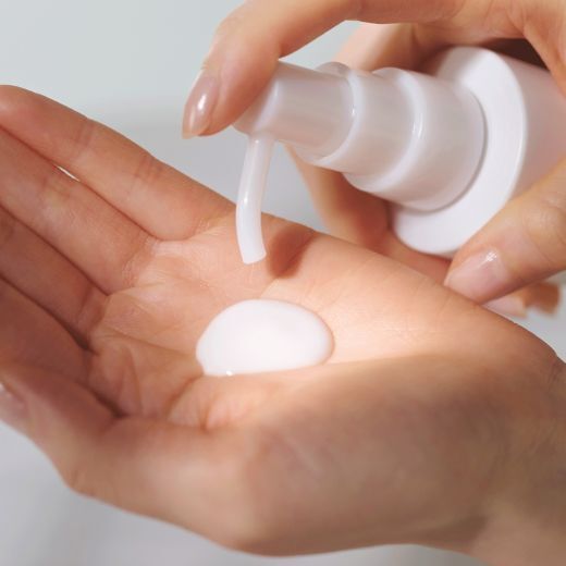 SENSAI ABSOLUTE SILK VALOMOJI EMULSIJA