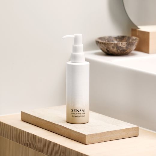 SENSAI ABSOLUTE SILK VALOMOJI EMULSIJA