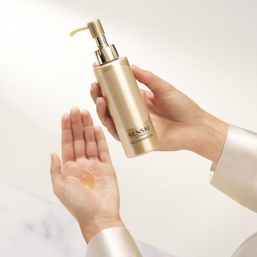 SENSAI ULTIMATE Cleansing oil