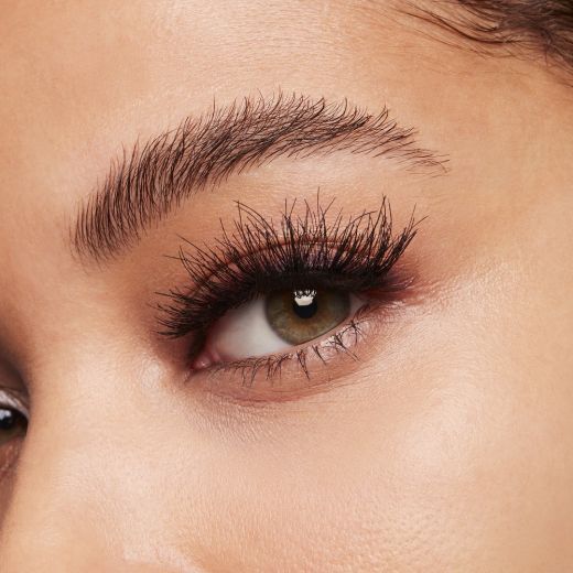 Hypnotizing Holiday Lash