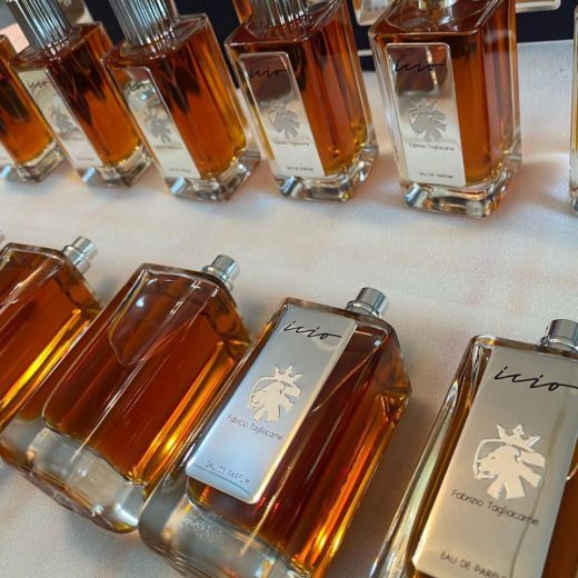ALCOHOL DENAT., PARFUM/FRANGRANCE, AQUA/WATER, CYCLOPENTASILOXANE, PENTADECALACTONE, BENZYL ALCOHOL,