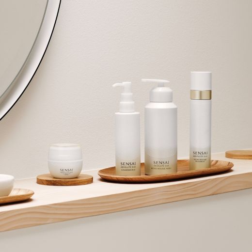 SENSAI ABSOLUTE SILK VALOMOJI EMULSIJA