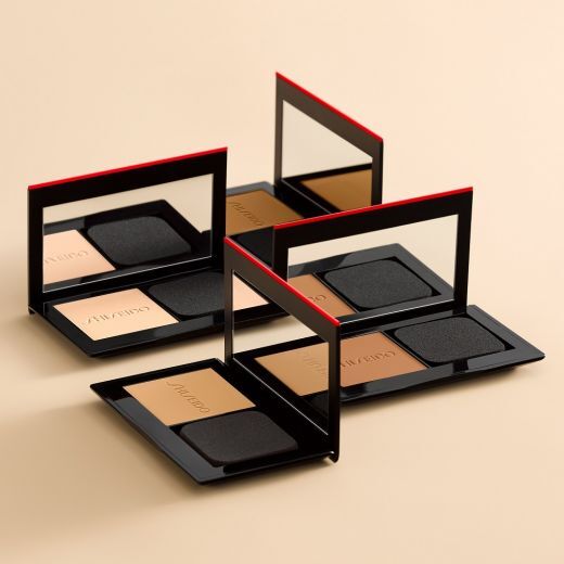 SHISEIDO Synchro Skin Self-Refreshing Custom Finish Powder Foundation Prie odos prisitaikantis kompaktinis makiažo pagrindas