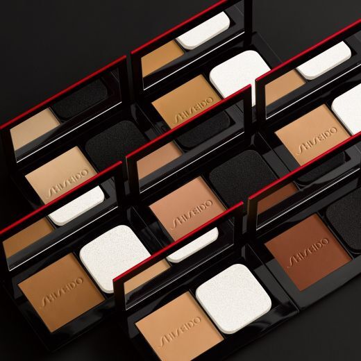 SHISEIDO Synchro Skin Self-Refreshing Custom Finish Powder Foundation Prie odos prisitaikantis kompaktinis makiažo pagrindas