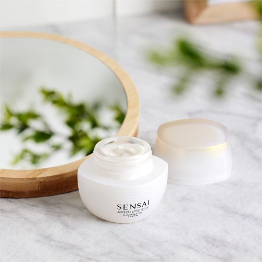SENSAI ABSOLUTE SILK Iluminative švytėjimo suteikiantis