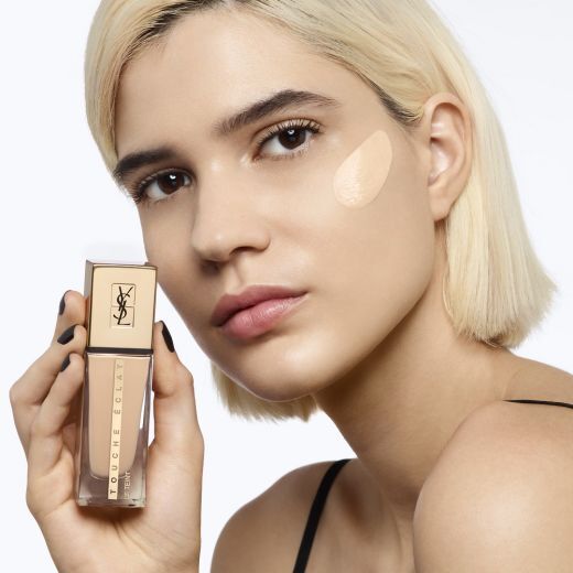 YVES SAINT LAURENT Touche Eclat Le Teint Foundation SPF22 Skystas makiažo pagrindas