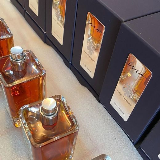 ALCOHOL DENAT., PARFUM/FRANGRANCE, AQUA/WATER, CYCLOPENTASILOXANE, PENTADECALACTONE, BENZYL ALCOHOL,